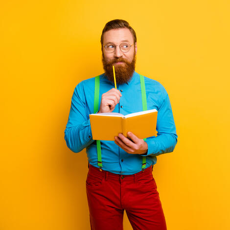 peinzende man met kalender